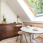 Beachside Apartment *